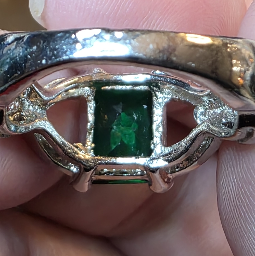 Vintage Silver Tone Emerald Cut Green Gemstone Ring Size 8 556 - Picture 7 of 8